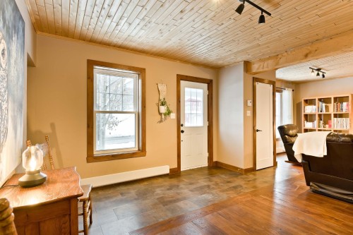 Hall d'entrée/Vestibule - 31 Rue Thornton N., Coaticook, QC - Indoor Photo Showing Other Room