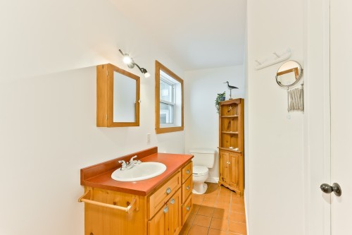 Salle de bains - 31 Rue Thornton N., Coaticook, QC - Indoor Photo Showing Bathroom