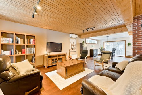 Salon - 31 Rue Thornton N., Coaticook, QC - Indoor Photo Showing Living Room