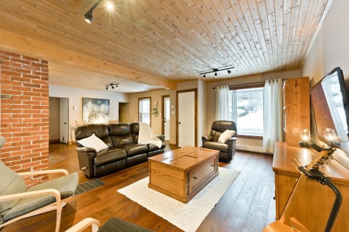 Salon - 31 Rue Thornton N., Coaticook, QC - Indoor Photo Showing Living Room