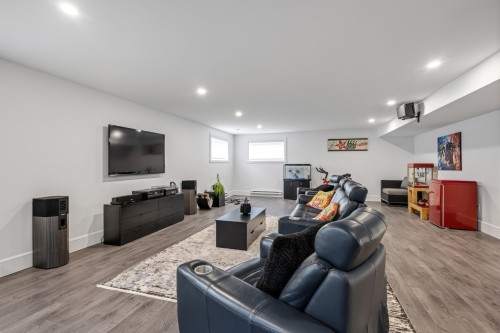 Salle familiale - 58 Rue Des Mésanges, Orford, QC - Indoor
