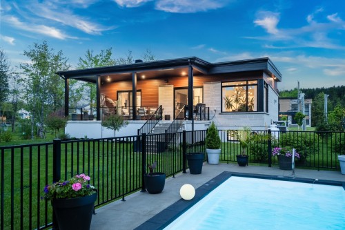 Piscine - 58 Rue Des Mésanges, Orford, QC - Outdoor With Deck Patio Veranda