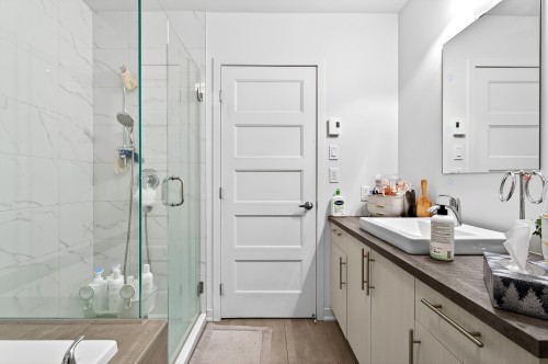 Master Bathroom - 320-5505 Rue De Châteauneuf, Brossard, QC 