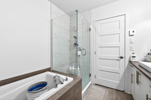 Master Bathroom - 320-5505 Rue De Châteauneuf, Brossard, QC 