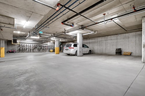 Garage - 320-5505 Rue De Châteauneuf, Brossard, QC 