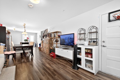 Living Room - 320-5505 Rue De Châteauneuf, Brossard, QC 