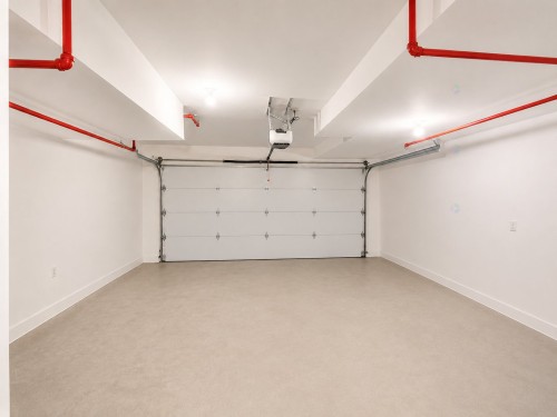 Garage - 2189Z Rue Des Montérégiennes, Montréal (Saint-Laurent), QC 