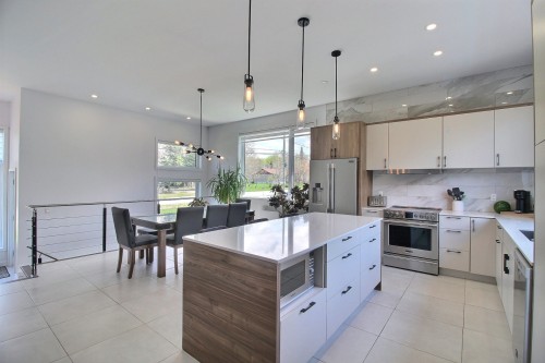 Vue d'ensemble - 139 Ch. De Val-Du-Repos, Val-D'Or, QC - Indoor Photo Showing Kitchen With Upgraded Kitchen