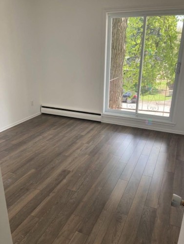 Salon - 6-68 6E Avenue, L'Île-Perrot, QC 