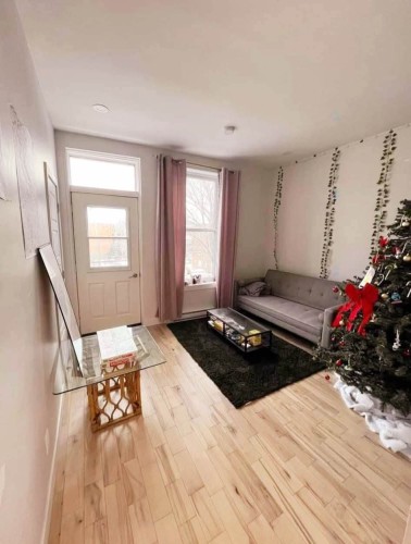Salon - 5284 Av. Papineau, Montréal (Le Plateau-Mont-Royal), QC 