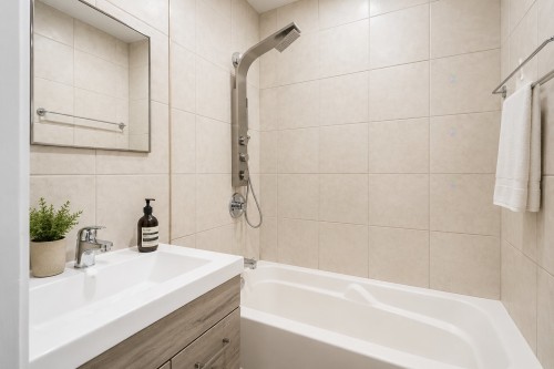 Bathroom - 2319 Av. De Lorimier, Montréal (Le Plateau-Mont-Royal), QC 