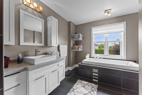 Bathroom - 130 Rue Des Roitelets, Delson, QC 