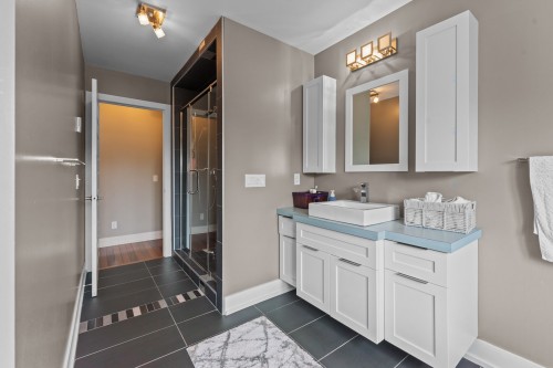 Bathroom - 130 Rue Des Roitelets, Delson, QC 