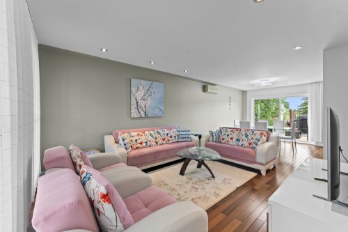 Living Room - 130 Rue Des Roitelets, Delson, QC 