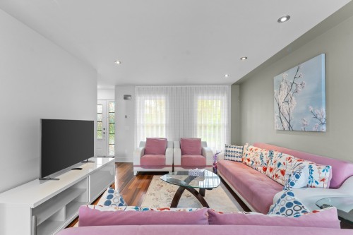 Living Room - 130 Rue Des Roitelets, Delson, QC 