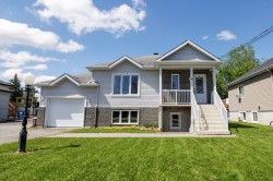 24A  - 24B Rue Claude Pointe-Des-Cascades, QC J0P 1M0
