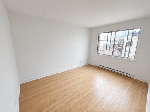 Living Room - 1-8058 Rue St-Hubert, Montréal (Villeray/Saint-Michel/Parc-Extension), QC 