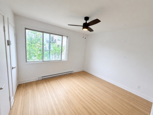 Living Room - 1-8058 Rue St-Hubert, Montréal (Villeray/Saint-Michel/Parc-Extension), QC 