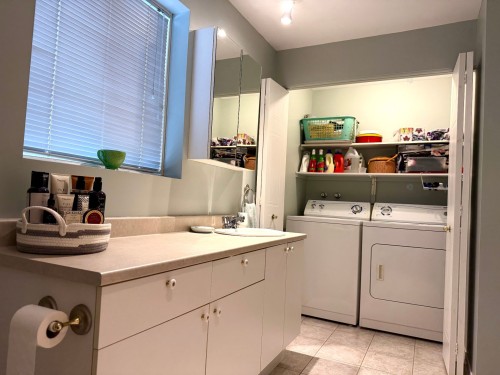 Salle de bains - A-22 Av. Guindon, Saint-Sauveur, QC - Indoor Photo Showing Laundry Room
