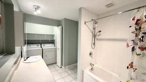 Salle de bains - A-22 Av. Guindon, Saint-Sauveur, QC - Indoor Photo Showing Other Room