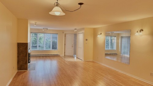 Entrée extérieure - A-22 Av. Guindon, Saint-Sauveur, QC - Indoor Photo Showing Other Room