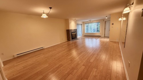 Salon - A-22 Av. Guindon, Saint-Sauveur, QC - Indoor With Fireplace
