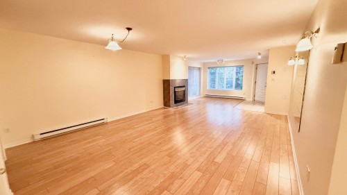 Salon - A-22 Av. Guindon, Saint-Sauveur, QC - Indoor With Fireplace