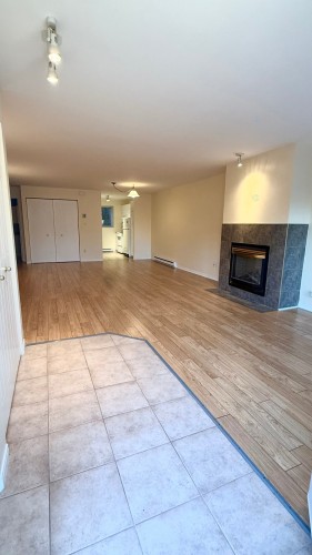 Salon - A-22 Av. Guindon, Saint-Sauveur, QC - Indoor With Fireplace