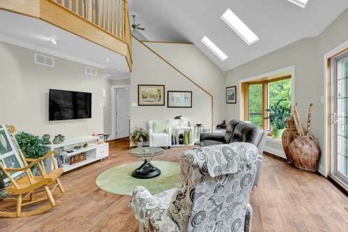 Salon - 1535 Rue De La Cascatelle, Sainte-Adèle, QC 