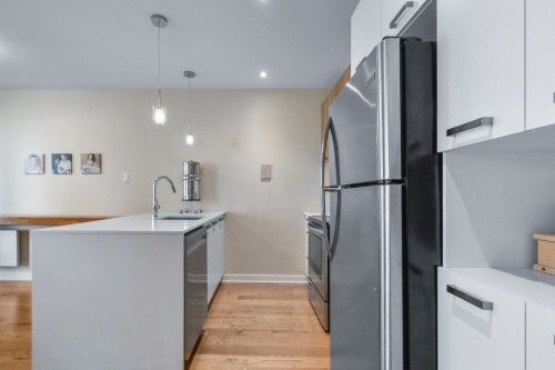 Cuisine - 1932 Rue Émile-Martineau, Laval (Laval-Des-Rapides), QC - Indoor Photo Showing Kitchen With Upgraded Kitchen