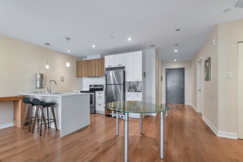 Salle à manger - 1932 Rue Émile-Martineau, Laval (Laval-Des-Rapides), QC - Indoor Photo Showing Kitchen With Upgraded Kitchen