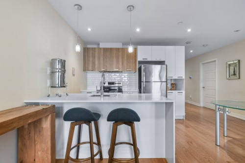 Cuisine - 1932 Rue Émile-Martineau, Laval (Laval-Des-Rapides), QC - Indoor Photo Showing Kitchen With Upgraded Kitchen