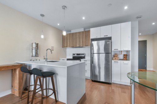 Cuisine - 1932 Rue Émile-Martineau, Laval (Laval-Des-Rapides), QC - Indoor Photo Showing Kitchen With Upgraded Kitchen