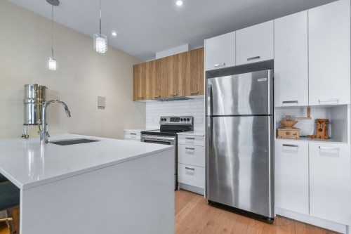 Cuisine - 1932 Rue Émile-Martineau, Laval (Laval-Des-Rapides), QC - Indoor Photo Showing Kitchen With Upgraded Kitchen