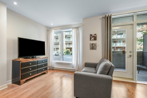 Salon - 1932 Rue Émile-Martineau, Laval (Laval-Des-Rapides), QC - Indoor Photo Showing Living Room