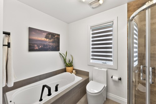 Salle de bains - 47 Rue Marcel-Vidal, Blainville, QC - Indoor Photo Showing Bathroom