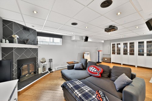 Salle familiale - 47 Rue Marcel-Vidal, Blainville, QC - Indoor With Fireplace