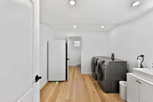 Salle d'eau - 47 Rue Marcel-Vidal, Blainville, QC - Indoor Photo Showing Laundry Room