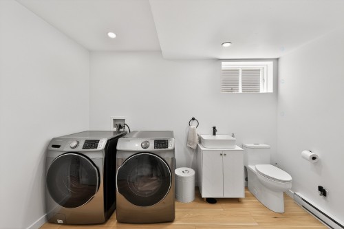 Salle d'eau - 47 Rue Marcel-Vidal, Blainville, QC - Indoor Photo Showing Laundry Room