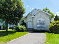 8590 Rue Odessa Brossard, QC J4Y 3C3