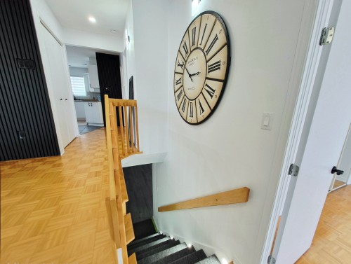 Staircase - 8590 Rue Odessa, Brossard, QC 