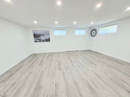 Family Room - 8590 Rue Odessa, Brossard, QC 