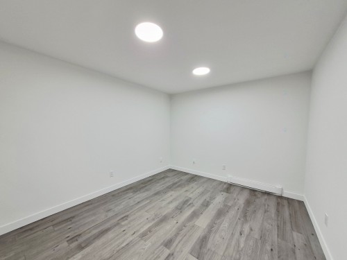 Office - 8590 Rue Odessa, Brossard, QC 
