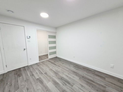 Office - 8590 Rue Odessa, Brossard, QC 
