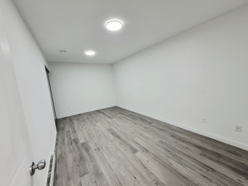 Office - 8590 Rue Odessa, Brossard, QC 