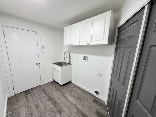 Laundry - 8590 Rue Odessa, Brossard, QC 