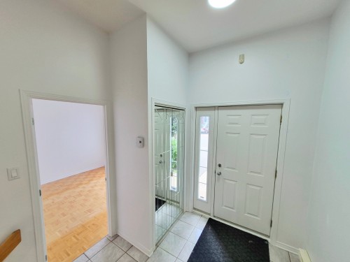 Mud Room - 8590 Rue Odessa, Brossard, QC 