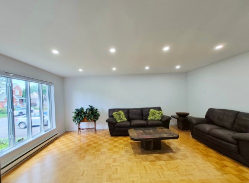 Living Room - 8590 Rue Odessa, Brossard, QC 