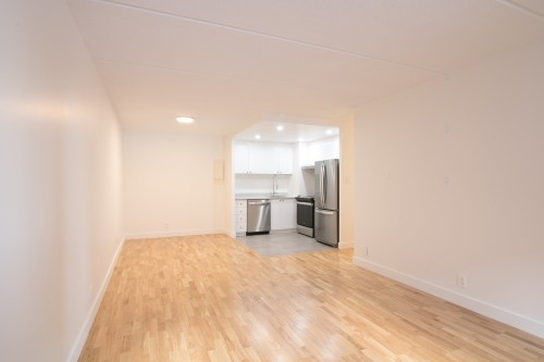 Salon - 320-4800 Boul. De Maisonneuve O., Westmount, QC 