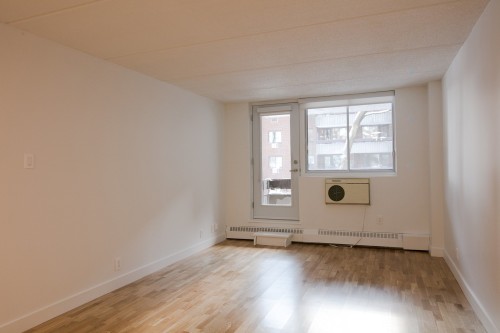 Salon - 320-4800 Boul. De Maisonneuve O., Westmount, QC 